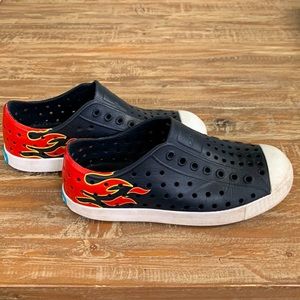 Native Jefferson shoes black with flame size c13